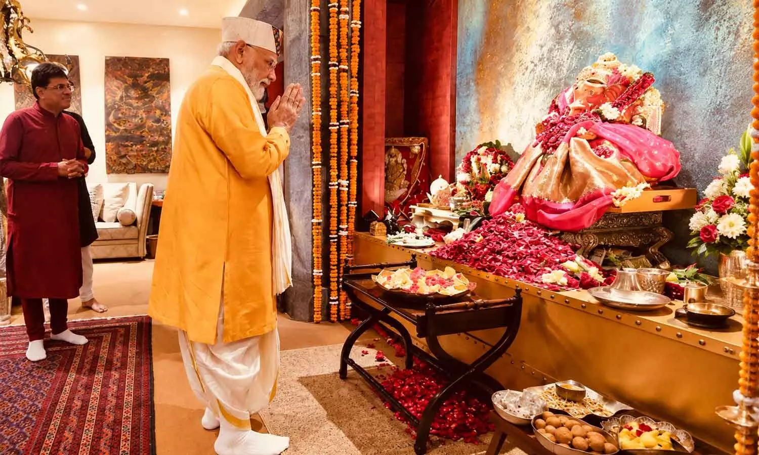 PM Modi offers prayers at Piyush Goyal’s residence on Ganesh Chaturthi PM Modi offers prayers at Piyush Goyal’s residence on Ganesh Chaturthi