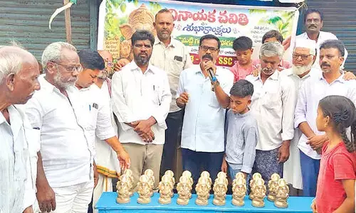 Free clay Ganeshas distributed Free clay Ganeshas distributed