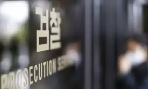 Prosecutors here on Monday requested arrest warrants for eight current and former executives Prosecutors here on Monday requested arrest warrants for eight current and former executives