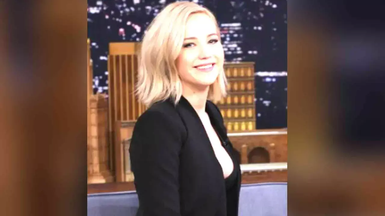 Jennifer Lawrence recalls hilarious blunder after mistaking stranger for Elizabeth Taylor Jennifer Lawrence recalls hilarious blunder after mistaking stranger for Elizabeth Taylor