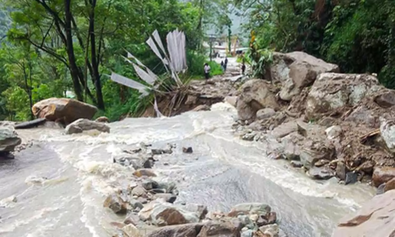Heavy rain triggers landslides in Sikkim’s Gyalshing; evacuation on Heavy rain triggers landslides in Sikkim’s Gyalshing; evacuation on
