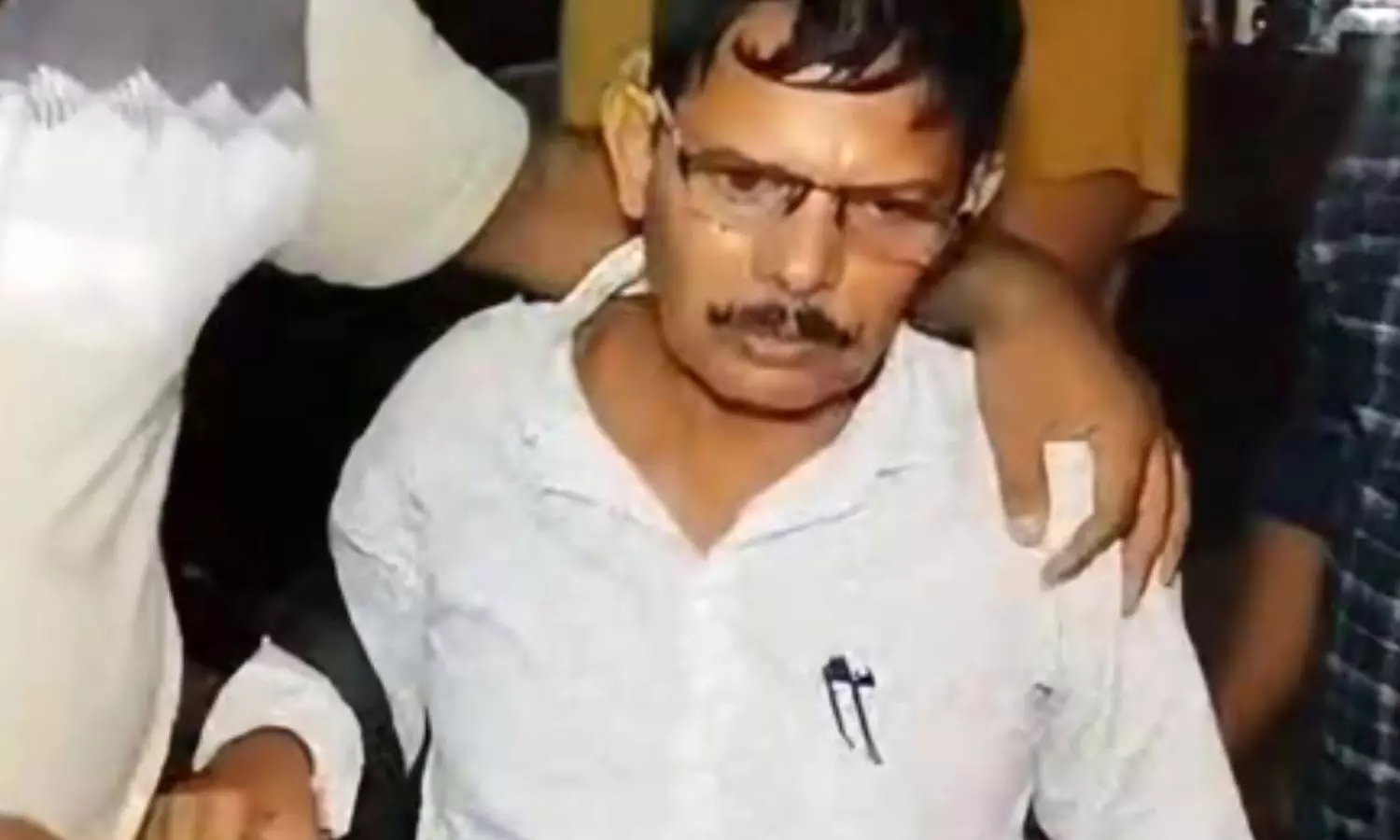 fake doctor was arrested after his chamber in the Sonarpur area of South 24 Parganas district was raided fake doctor was arrested after his chamber in the Sonarpur area of South 24 Parganas district was raided