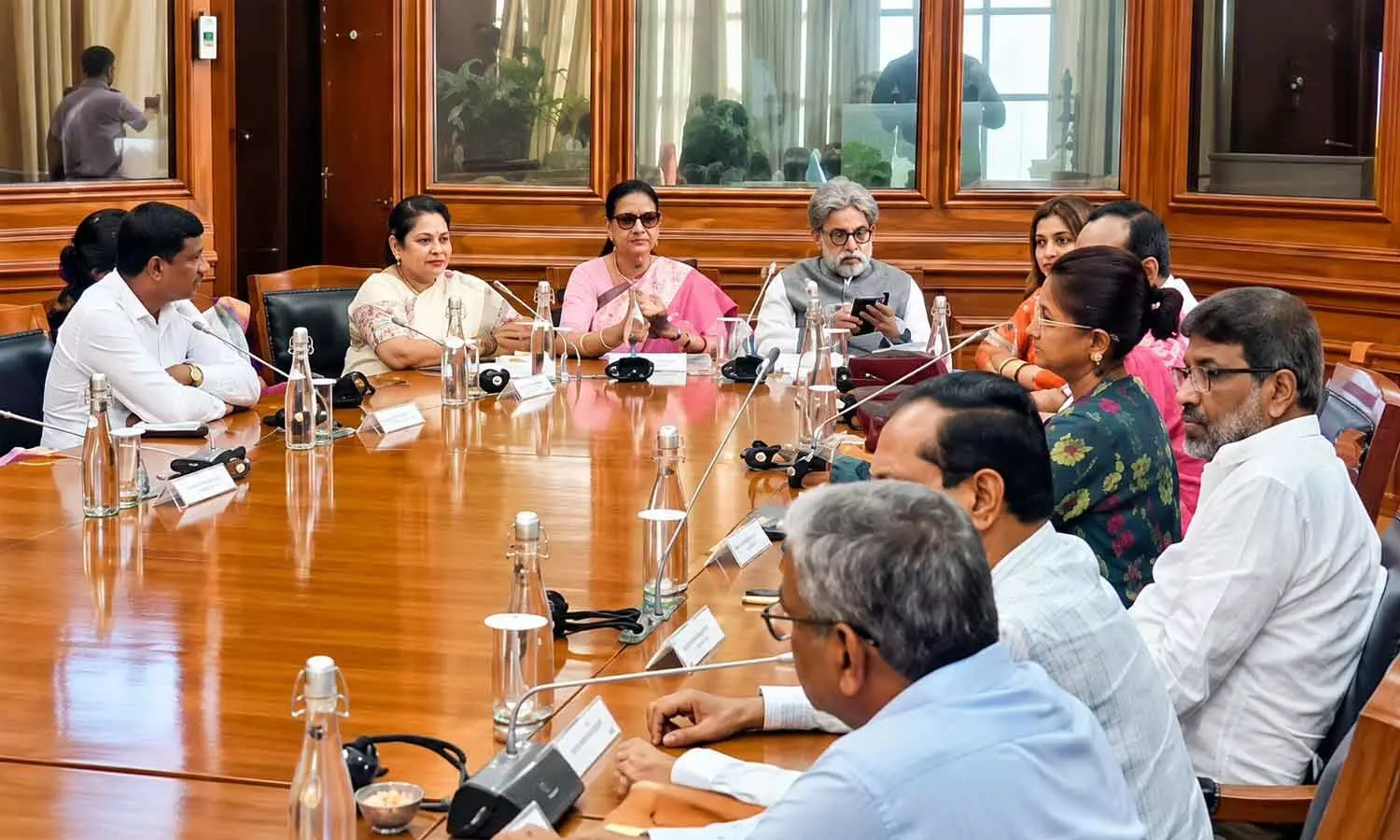 17 rebel TMC MPs likely to join BJP after Durga Puja? 17 rebel TMC MPs likely to join BJP after Durga Puja?