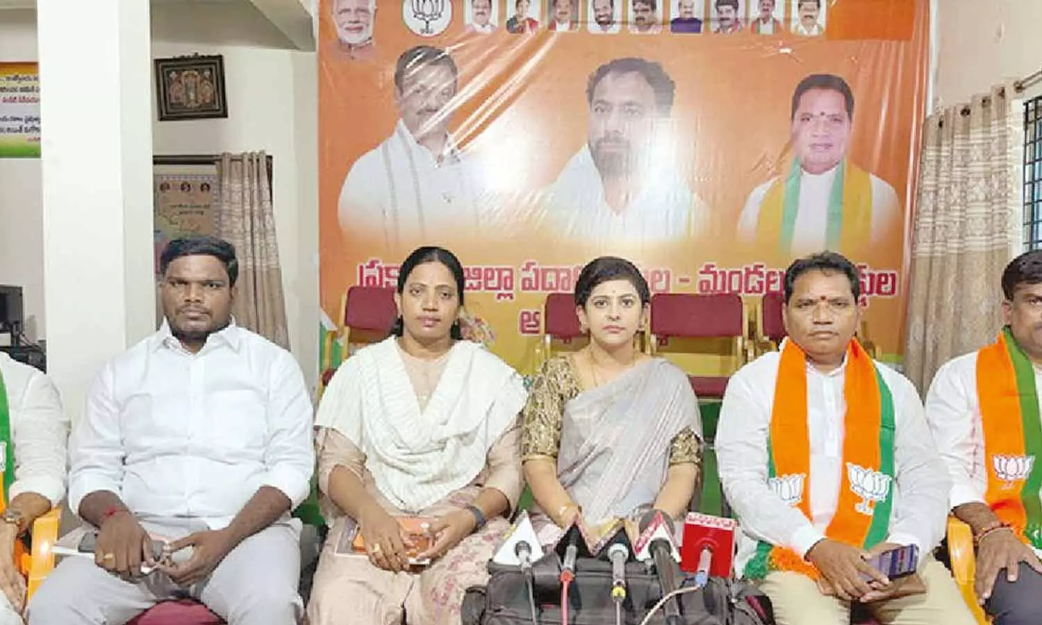 BJP state spokesperson Yamini Sharma and Prakasam district president Seggam Srinivasa Rao addressing a press meet in Ongole on Tuesday BJP state spokesperson Yamini Sharma and Prakasam district president Seggam Srinivasa Rao addressing a press meet in Ongole on Tuesday