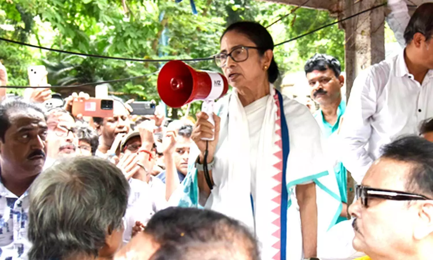 Calcutta HC dismisses PIL against Mamata over Bangladesh-related comments at public meeting Calcutta HC dismisses PIL against Mamata over Bangladesh-related comments at public meeting