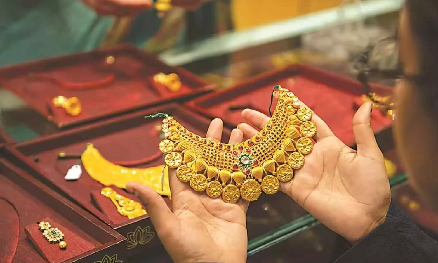 High gold prices prompt jewellery buyers to defer purchases High gold prices prompt jewellery buyers to defer purchases
