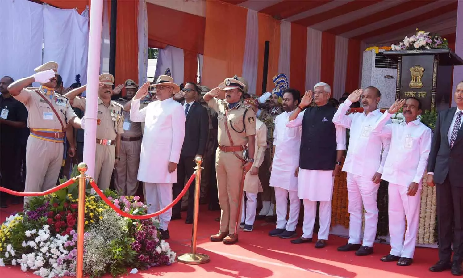 Vice President CP Radhakrishnan, along with Governor Shiv Pratap Shukla, Union ministers G Kishan Reddy, Gajendra Singh Shekhawat and Bandi Sanjay Kumar and Malkajgiri MP Eatala Rajender in Secunderabad on Thursday. Photo: Adula Krishna Vice President CP Radhakrishnan, along with Governor Shiv Pratap Shukla, Union ministers G Kishan Reddy, Gajendra Singh Shekhawat and Bandi Sanjay Kumar and Malkajgiri MP Eatala Rajender in Secunderabad on Thursday. Photo: Adula Krishna