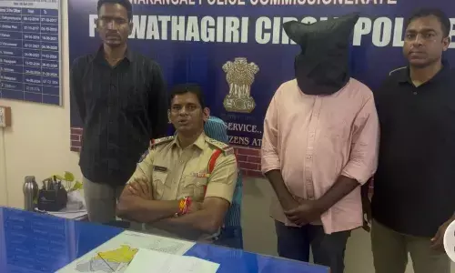 Parvathagiri police arrested a man for allegedly cheating a local resident of ₹1 lakh