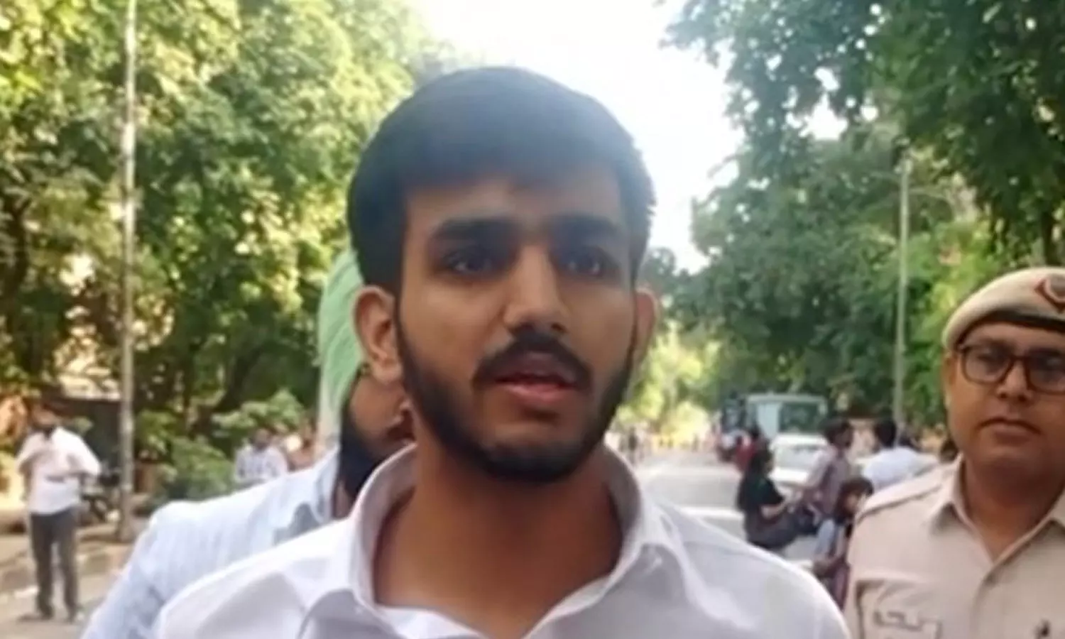 DUSU elections: Voting begins amid tight security, ABVP predicts 4-0 victory DUSU elections: Voting begins amid tight security, ABVP predicts 4-0 victory
