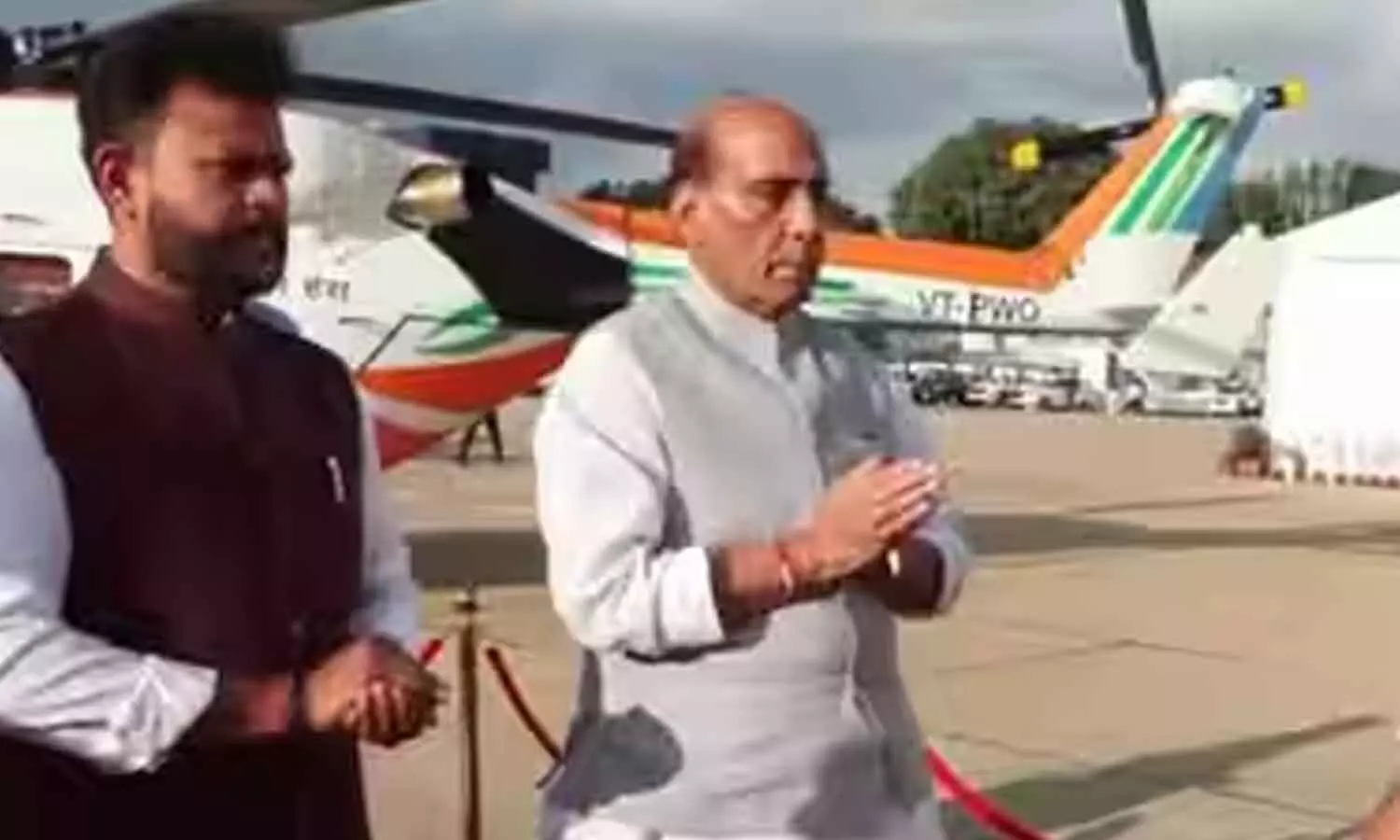 HAL hands over Tejas trainers, HTT-40 to IAF HAL hands over Tejas trainers, HTT-40 to IAF