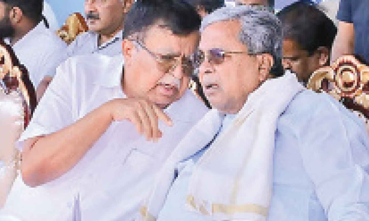 Siddaramaiah’s Rajanna Lunch Meeting Fuels Political Speculation in Tumakuru