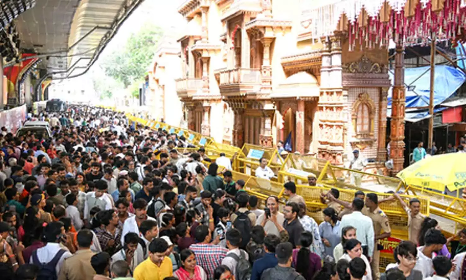 8-year-old among two electrocuted to death near Ganpati Pandal in Mumbais Lalbaug 8-year-old among two electrocuted to death near Ganpati Pandal in Mumbais Lalbaug