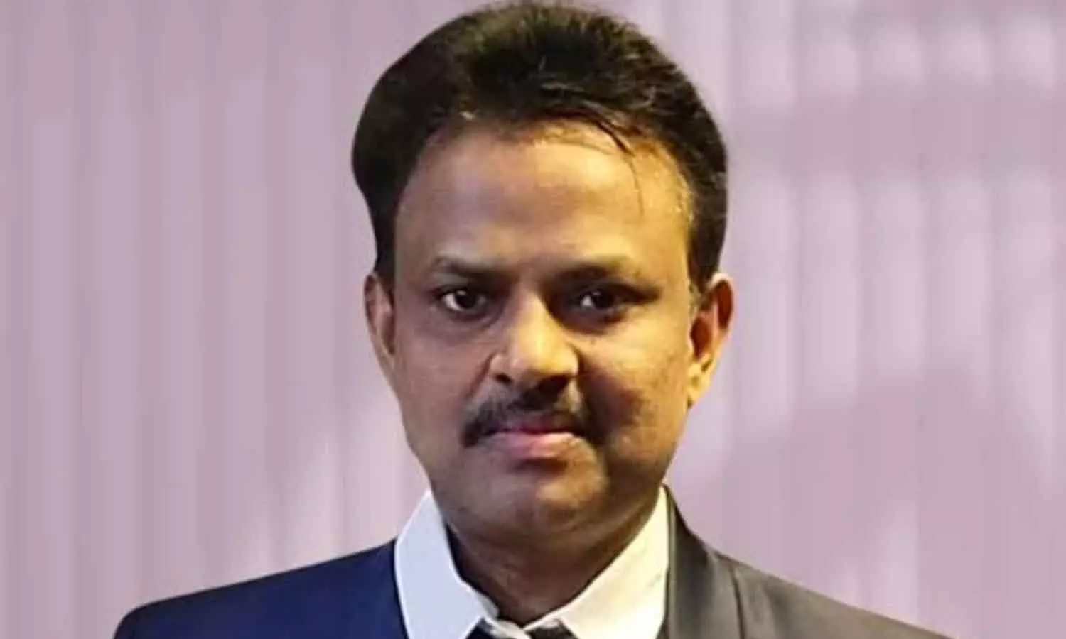 Khammam doctor charred to death after car hits divider near Suryapet Khammam doctor charred to death after car hits divider near Suryapet