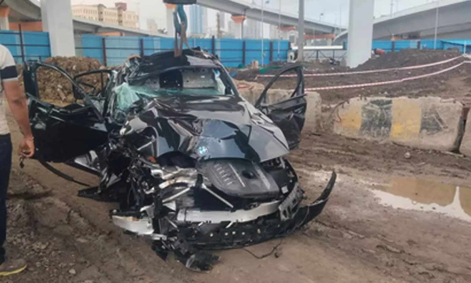 17-year-old among three killed in Mumbai high-end car accident 17-year-old among three killed in Mumbai high-end car accident