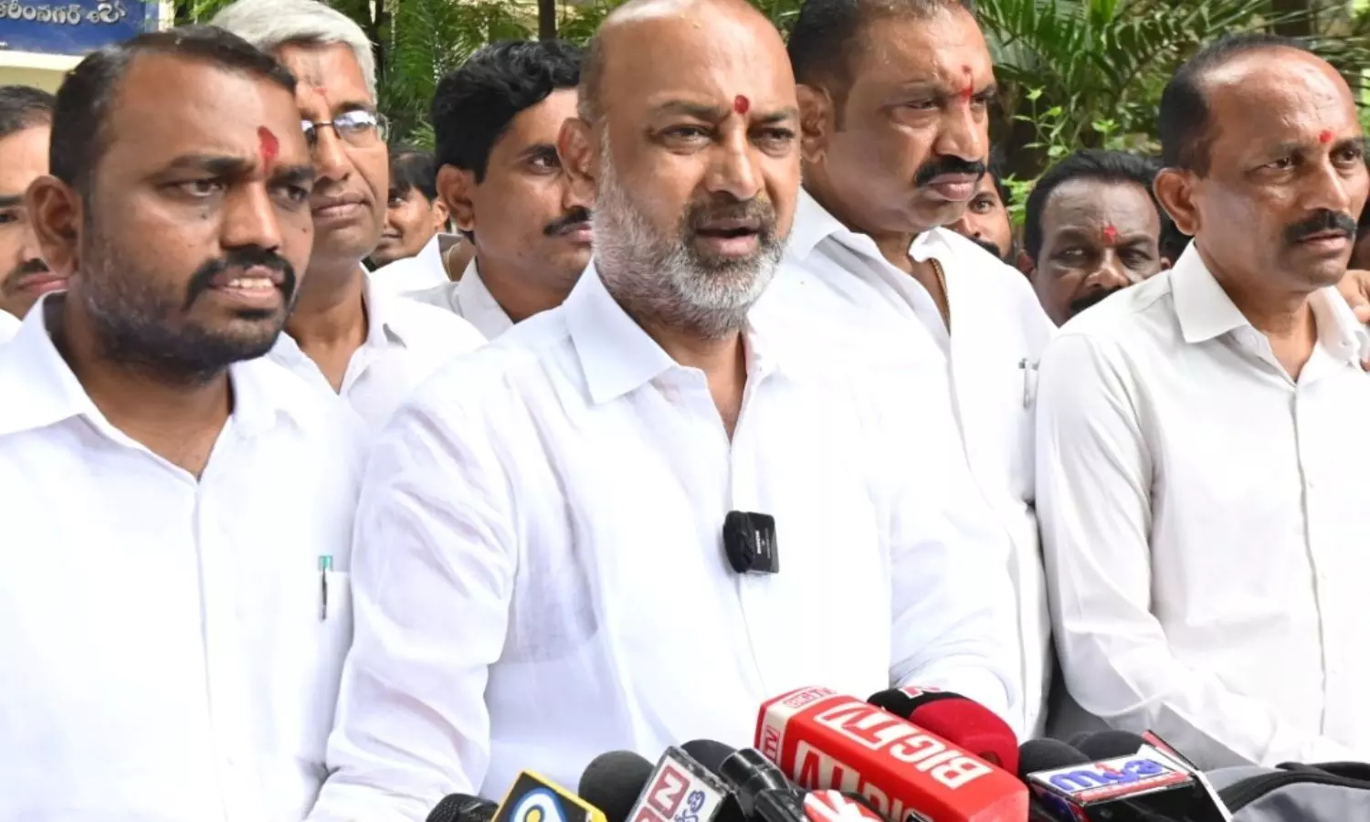 Bandi Sanjay Questions Congress Leaders’ Visit to KCR’s Farmhouse Bandi Sanjay Questions Congress Leaders’ Visit to KCR’s Farmhouse