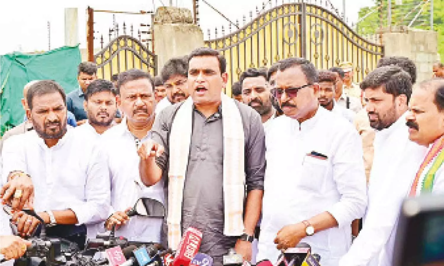 MP Chamala Kiran Kumar Reddy addressing the media MP Chamala Kiran Kumar Reddy addressing the media