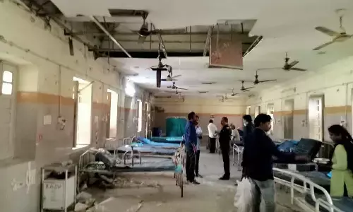 Ceiling Plaster Falls at MGM Hospital, Three Injured Ceiling Plaster Falls at MGM Hospital, Three Injured