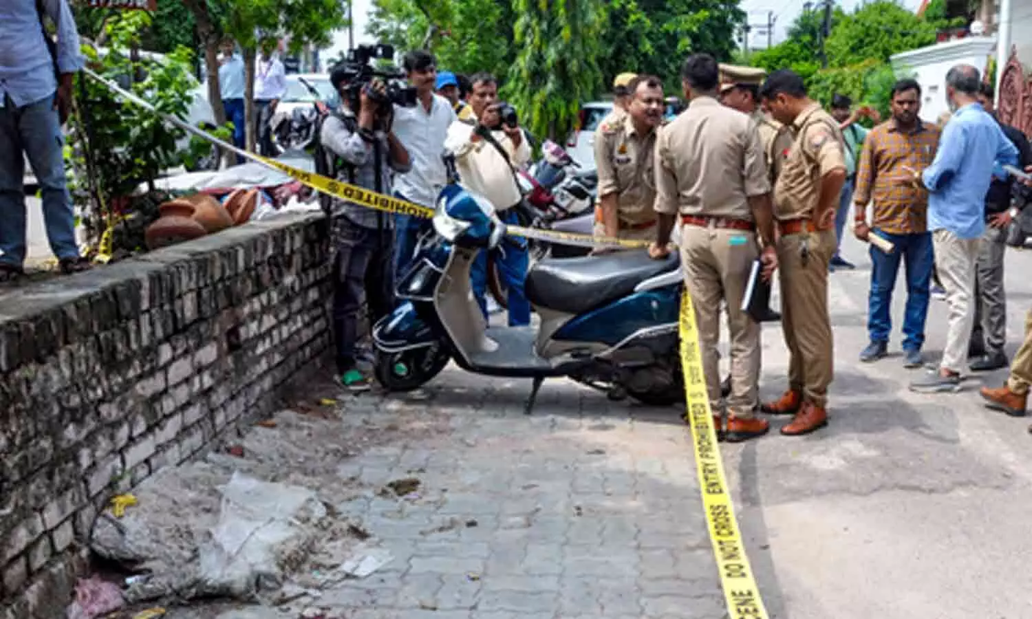 Autorickshaw driver beaten to death over Rs 10 change in Hyderabad Autorickshaw driver beaten to death over Rs 10 change in Hyderabad