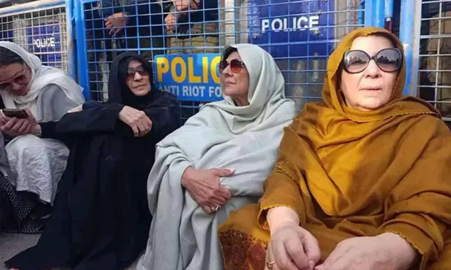 Imran Khan’s Sisters Arrested in Pakistan Imran Khan’s Sisters Arrested in Pakistan