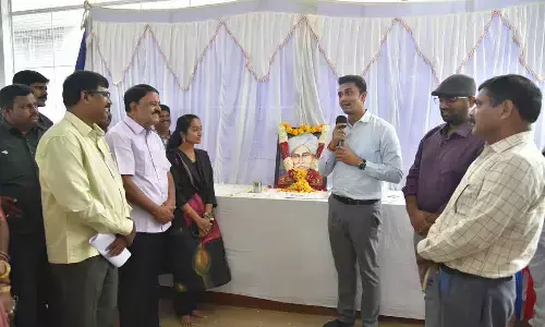 Collector A Shyam Prasad, Puttaparthi MLA Palle Sindhura Reddy, and officials paying floral tributes during the 164th birth anniversary celebrations of Gurajada Apparao in Puttaparthi on Monday