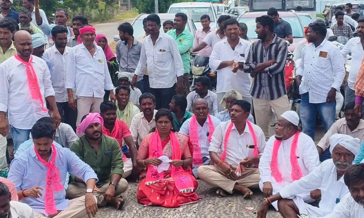 BJP, BRS join hands for protest BJP, BRS join hands for protest