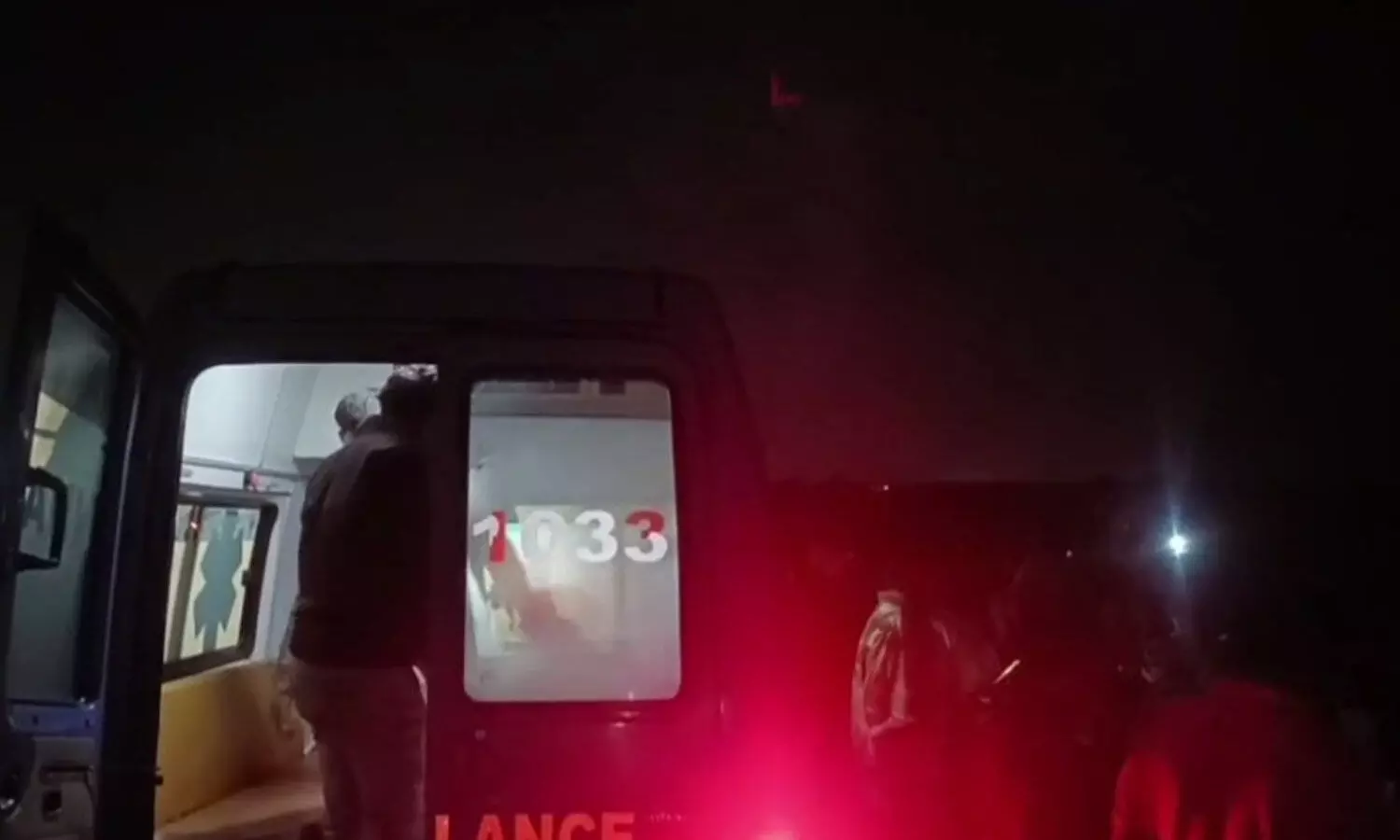 Couple killed after bike collides with courier vehicle on Hubballi-Gadag bypass Couple killed after bike collides with courier vehicle on Hubballi-Gadag bypass