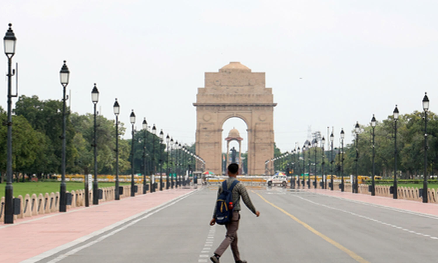 Delhi-NCR Forecast Clear Skies as Temperatures Near 34°C