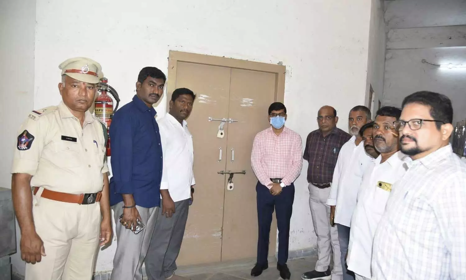 Collector inspects EVM godowns Collector inspects EVM godowns