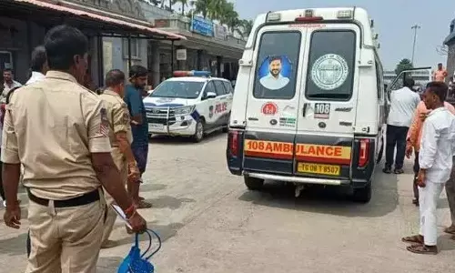 Darshan suspended after woman beggar dies on Yadagirigutta hilltop