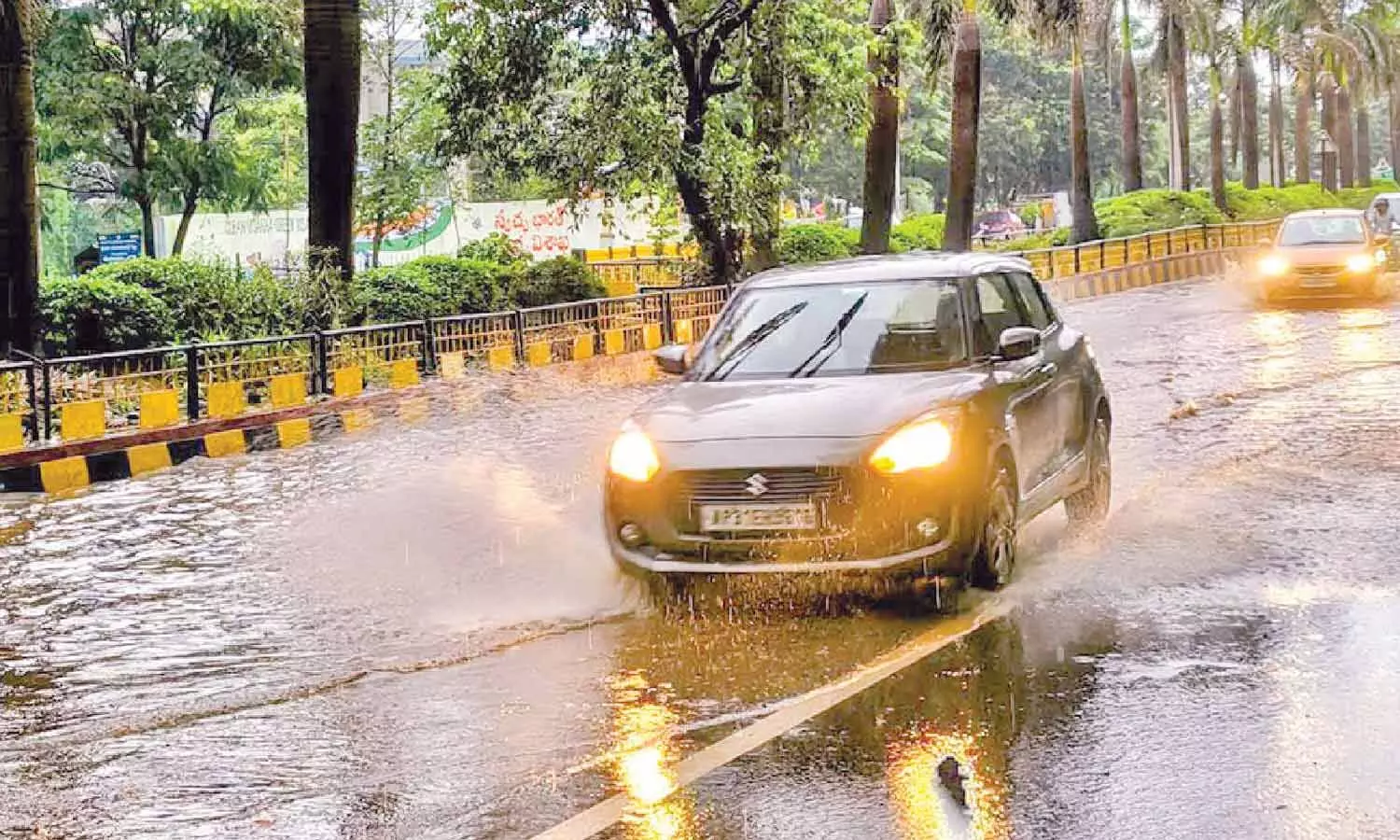 Heavy rain lashed Visakhapatnam on Tuesday.Photo:Vasu Potnuru Heavy rain lashed Visakhapatnam on Tuesday.Photo:Vasu Potnuru