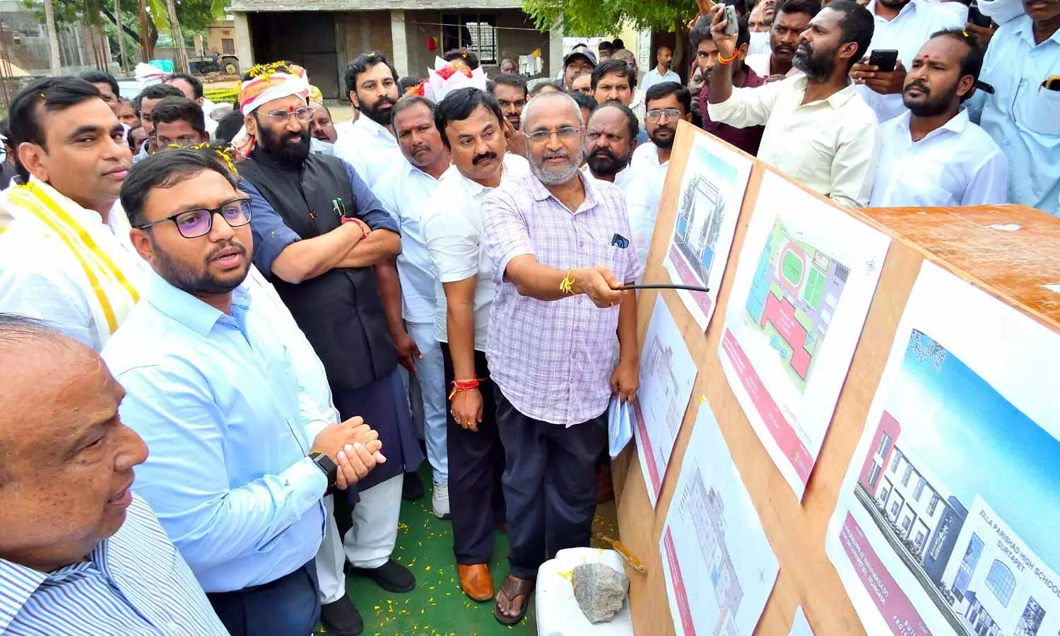 Telangana Irrigation Minister Uttam Kumar Reddy fulfills his fathers last wish Pledges Rs 7 Crore for Educational Institutions Telangana Irrigation Minister Uttam Kumar Reddy fulfills his fathers last wish Pledges Rs 7 Crore for Educational Institutions