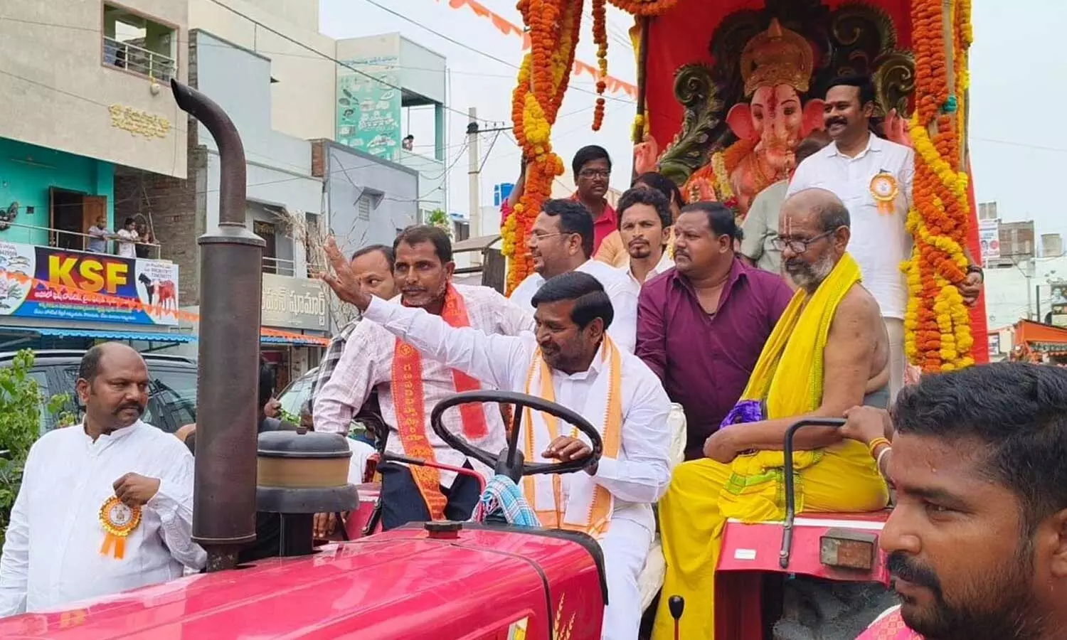 Nalgonda, Suryapet bid goodbye to Ganesha Nalgonda, Suryapet bid goodbye to Ganesha