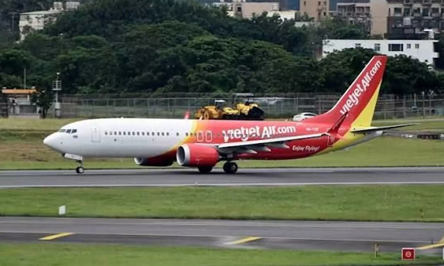 142 passengers resume journey after emergency landing of Colombo-bound flight 142 passengers resume journey after emergency landing of Colombo-bound flight
