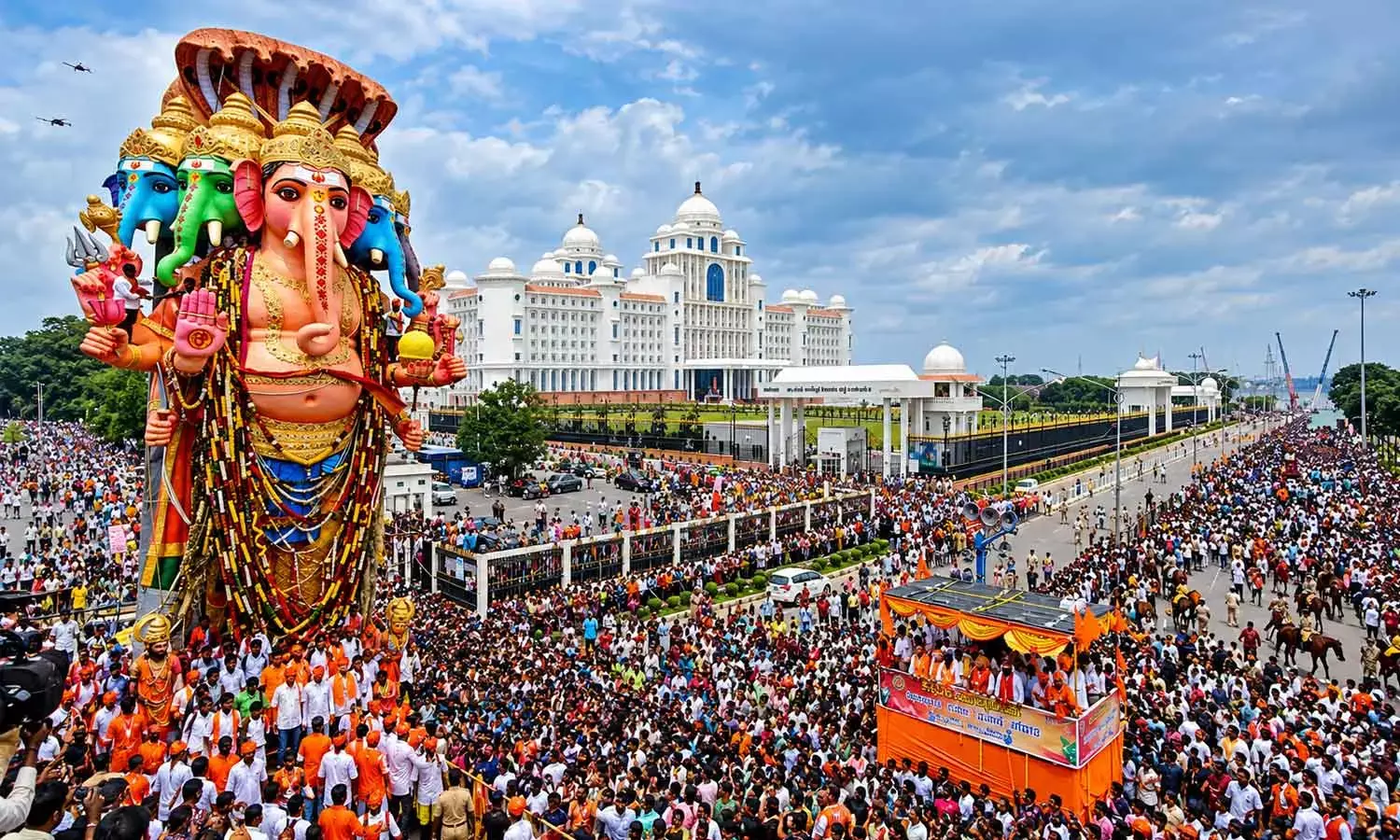 Adieu to Ganesha amid drums, devotion! Adieu to Ganesha amid drums, devotion!