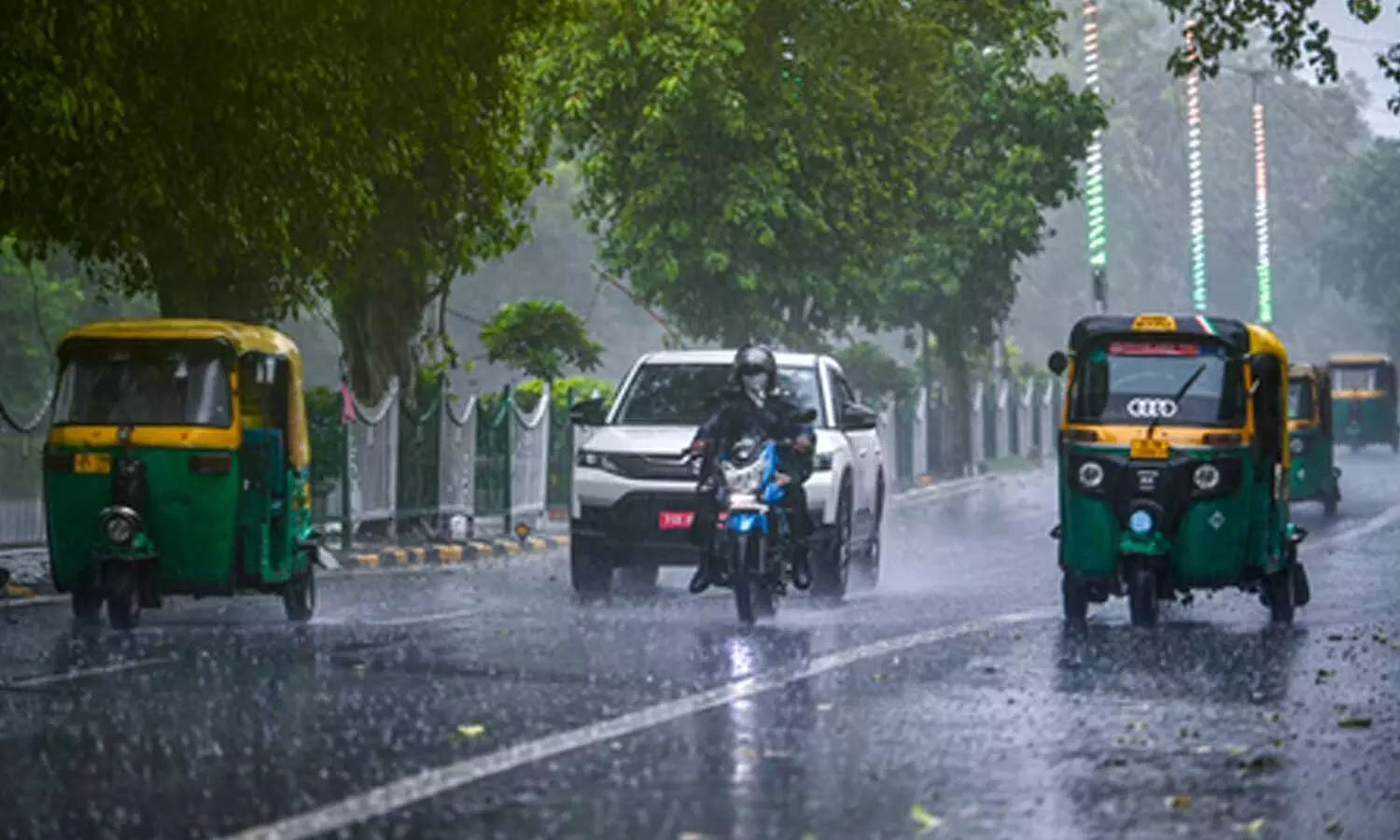 Rain likely to return to Delhi from Saturday; IMD issues alerts across India Rain likely to return to Delhi from Saturday; IMD issues alerts across India
