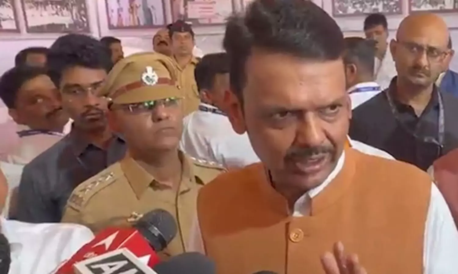 Mathadi Act to stay; 3,000 workers to get homes in Wadala, says Maha CM Mathadi Act to stay; 3,000 workers to get homes in Wadala, says Maha CM
