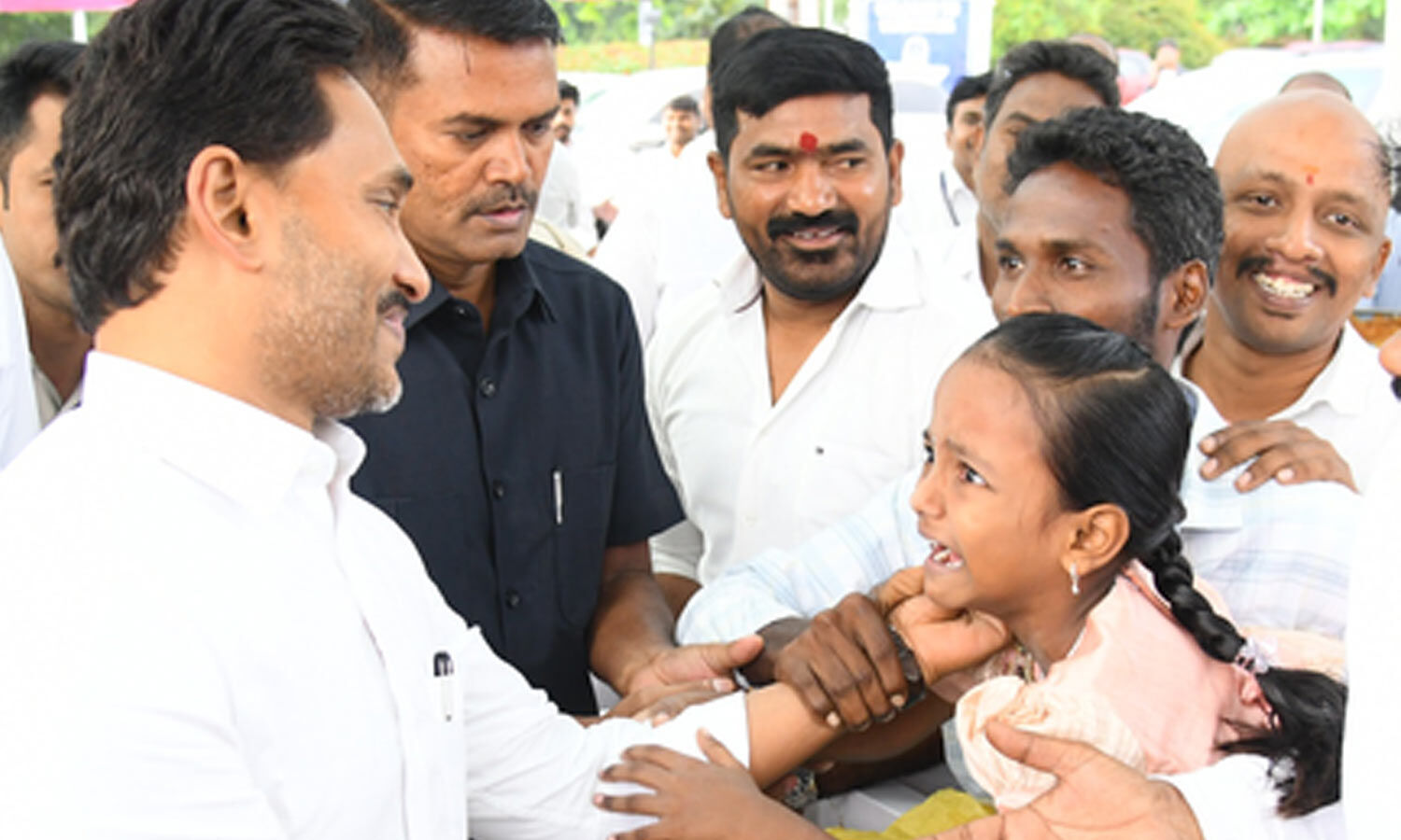 Family Thanks Jagan for Aarogyasri Care as YSRCP Attacks Recruitment