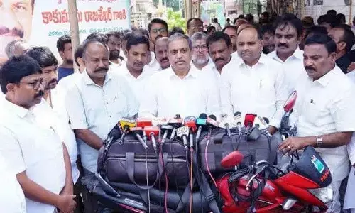YSRCP PAC Coordinator Sajjala Ramakrishna Reddy speaking after paying respects to the mortal remains of Kakumanu Rajasekhar in Ongole on Friday