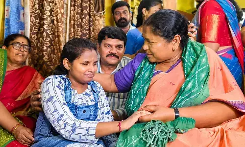 Seethakka brings joy to 17-year-old blind girl Seethakka brings joy to 17-year-old blind girl