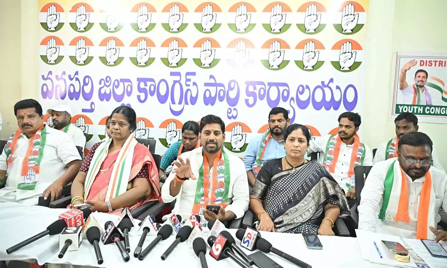 BRS gets upset when farmers get water, alleges Congress BRS gets upset when farmers get water, alleges Congress