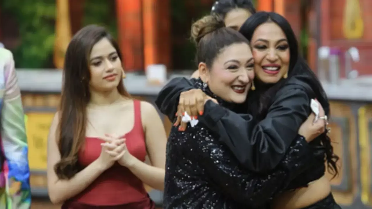Actress Kashmera Shah extended her support to Sunita Ahuja amidst her divorce