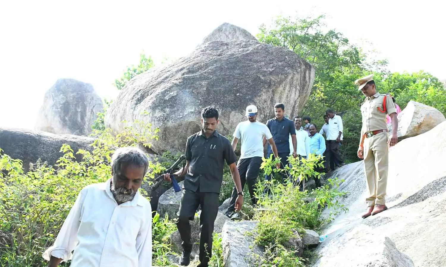 Heritage enthusiasts trek Ghanapuram Fort Heritage enthusiasts trek Ghanapuram Fort