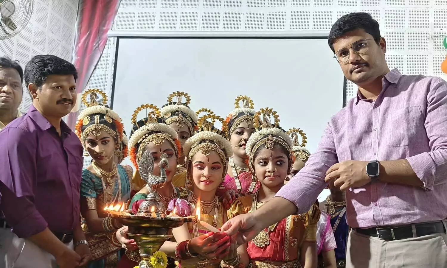 Joint Collector Suraj Dhananjay accompanied by District Tourism Officer Sunil Kanna inaugurating World Tourism Day celebrations in Nandyal on Sunday Joint Collector Suraj Dhananjay accompanied by District Tourism Officer Sunil Kanna inaugurating World Tourism Day celebrations in Nandyal on Sunday