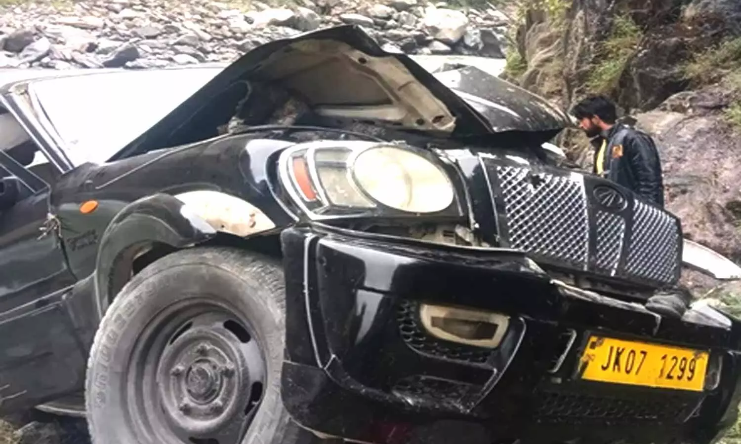 5 killed, 6 injured in road accident in J&K’s Kupwara district 5 killed, 6 injured in road accident in J&K’s Kupwara district