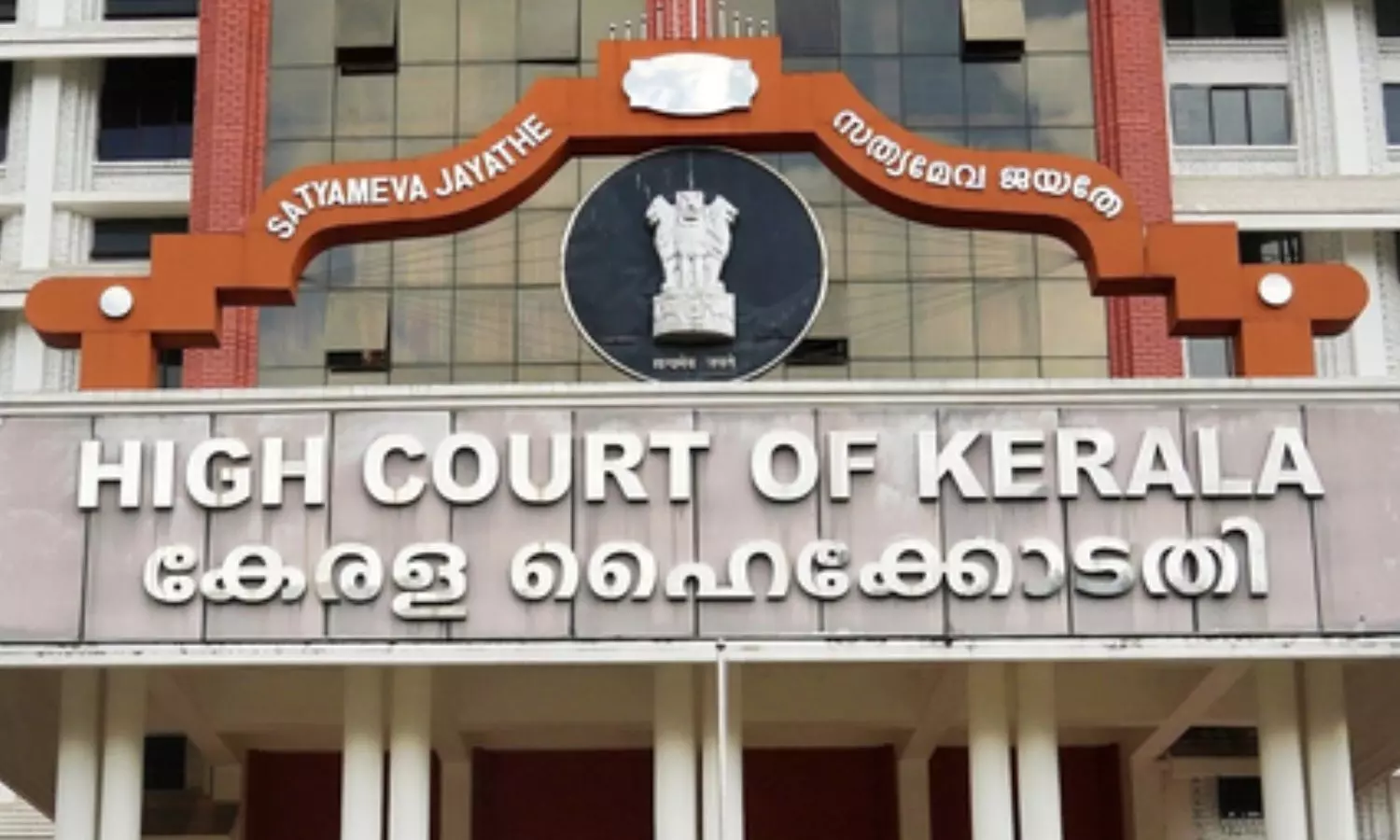FIR against Leader of Opposition Pinarayi Vijayan, his daughter Veena Vijayan and son-in-law Mohammed Riyas FIR against Leader of Opposition Pinarayi Vijayan, his daughter Veena Vijayan and son-in-law Mohammed Riyas