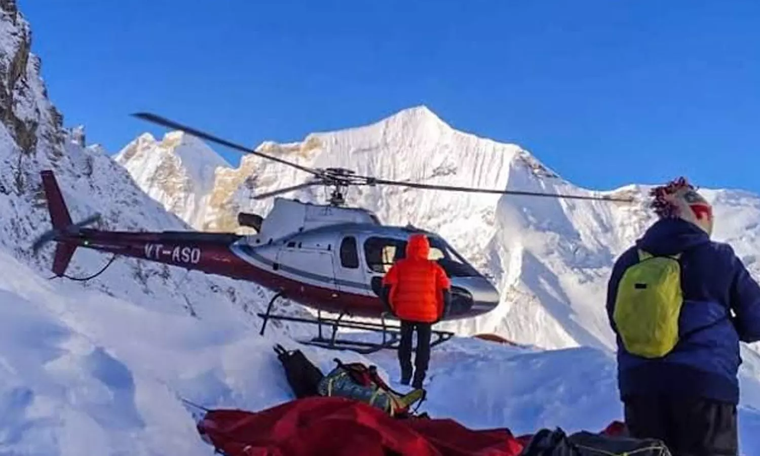 16 trekkers stranded in high-altitude parts of Uttarkashi airlifted to safety 16 trekkers stranded in high-altitude parts of Uttarkashi airlifted to safety