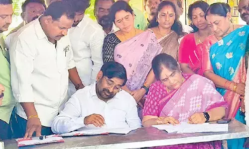 Suryapet: Jagadish inaugurates voter registration help desk