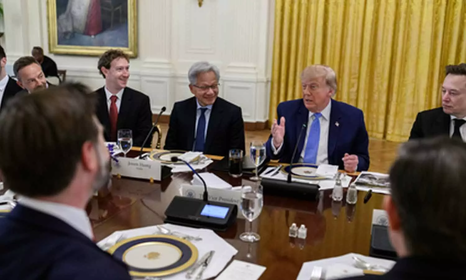 Trump pitches dividends from AI data centres Trump pitches dividends from AI data centres