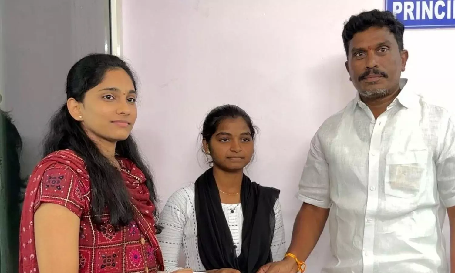 MSR Foundation extends Rs 65,000 aid to nursing student MSR Foundation extends Rs 65,000 aid to nursing student