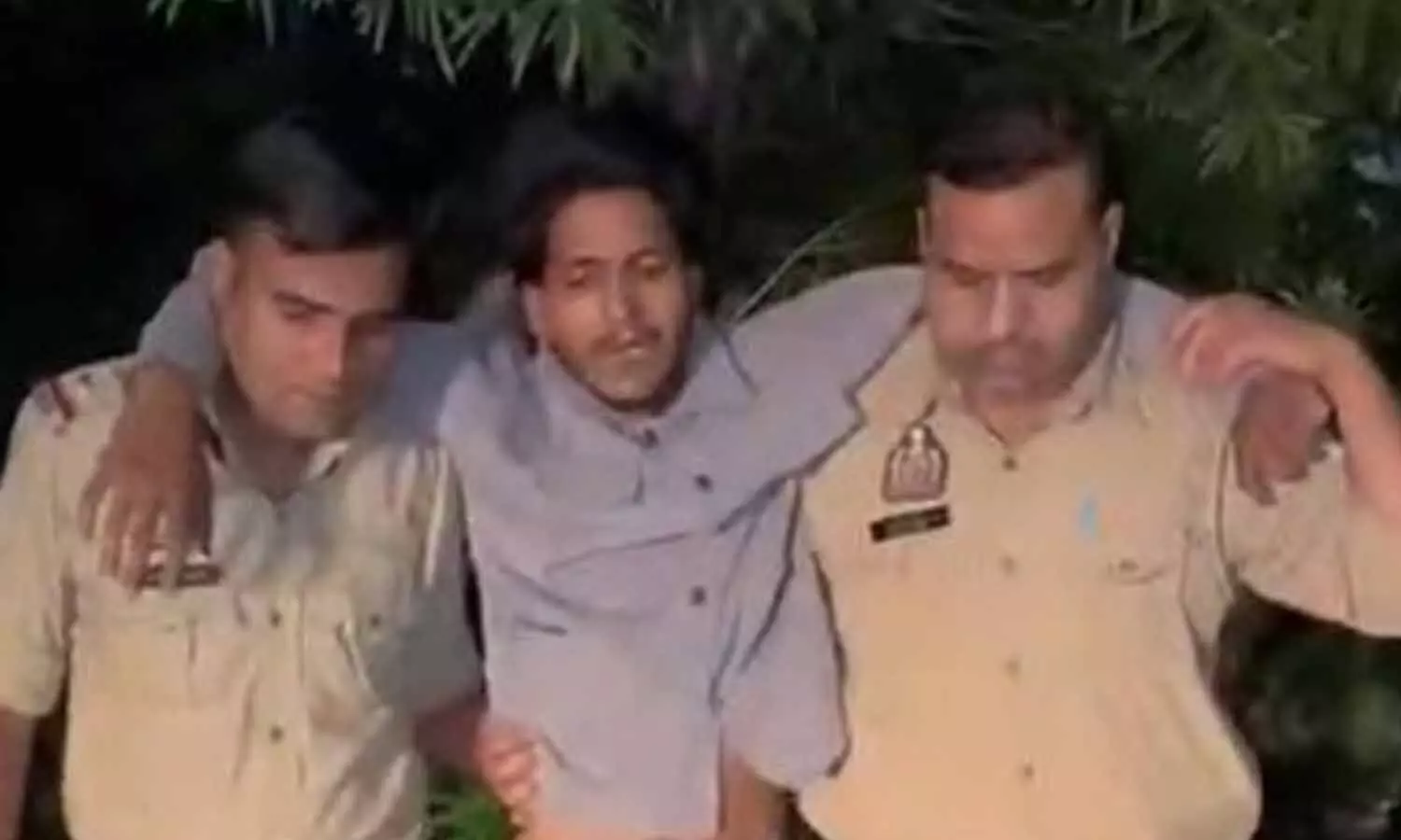 Ghaziabad Police arrest snatcher after encounter; stolen motorcycle, pistol recovered Ghaziabad Police arrest snatcher after encounter; stolen motorcycle, pistol recovered